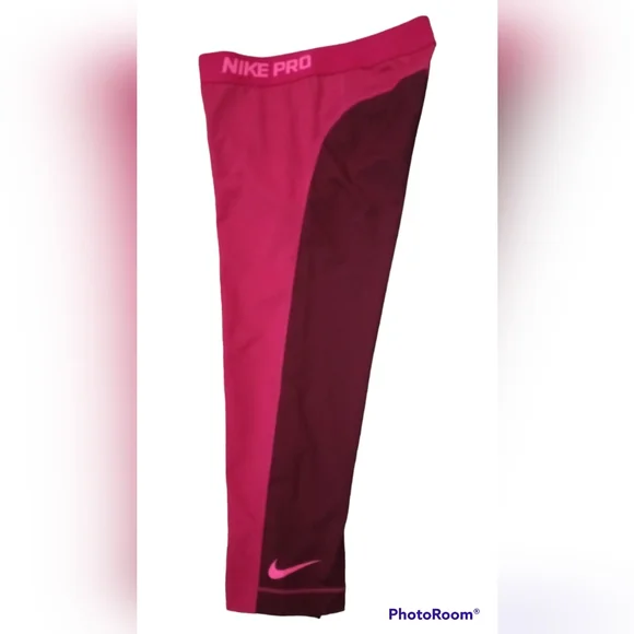 Nike Pro Capri Leggings - Picture 2 of 7